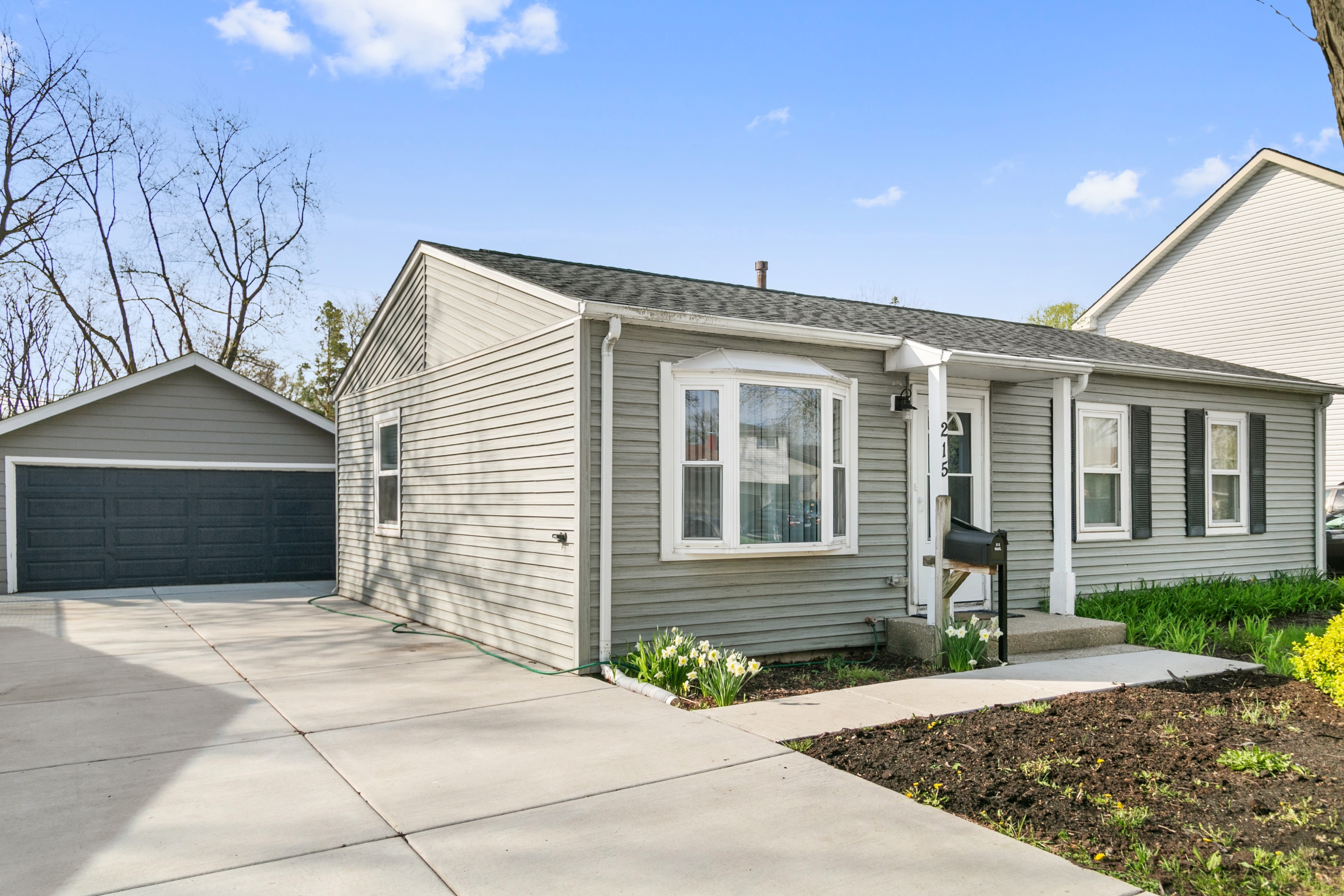215 East Maxon Lane